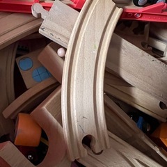木製　電車のおもちゃの画像