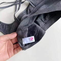 新品未使用フル包装！ヨガスポーツ下着フィットネス ブラジャー美乳ブラ　ノンワイヤー細い紐がXデザインシームレスの画像