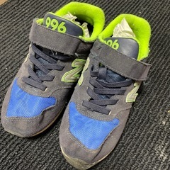 ニューバランススニーカー21.5の画像