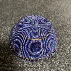 ケニア産　青紫色ビーズの花びら型皿の画像