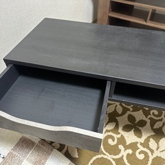 引き出し付きテーブルの画像