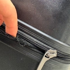 スーツケース 黒 95Ｌ 新宿区  ファスナー破損の画像