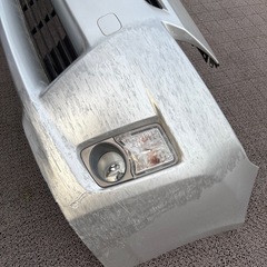 ZVW30プリウス　フロントバンパー　シルバーの画像
