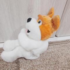 センサーや音に反応して笑う犬のぬいぐるみの画像