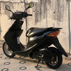 大人気セール‼️安心のリアタイヤ新品✨️クラッチ新品✨️バッテリー充電済み🔋嬉しいオイル交換済み♻️燃費重視&バイク初心者の方にオススメ🔰ラクラク始動のインジェクション💥CA42A アドレスV50✴の画像