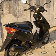 大人気セール‼️安心のリアタイヤ新品✨️クラッチ新品✨️バッテリー充電済み🔋嬉しいオイル交換済み♻️燃費重視&バイク初心者の方にオススメ🔰ラクラク始動のインジェクション💥CA42A アドレスV50✴の画像