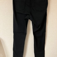 スキニーパンツ黒w70の画像