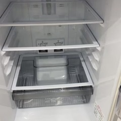 冷蔵庫【配達無料お届け設置出来ます💫都内近郊🚚】信頼の三菱製✨高性能&高品質💫除菌クリーニング済✨超極美品✨他にも冷蔵庫.洗濯機.電子レンジ.オーブン電子レンジ.炊飯器.テーブル&椅子.机&チェアー.ベット&マットレス.ソファーなど多種多様な美品が有ります✨お気軽にお問い合わせ下さい💫 の画像