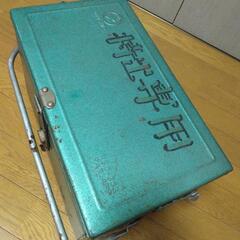 スチール製の工具箱の画像