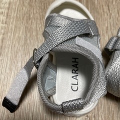 CLARAHベビーサンダル
の画像