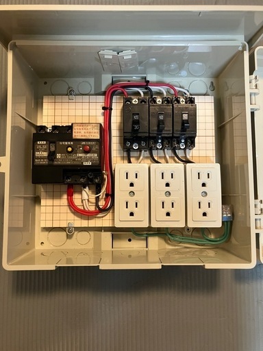 仮設分電盤 30AT ３回路 WB12-AJ使用 ウォルボックス・アース付きコンセント 新品 漏電ブレーカー 中古 電線 IV2ｍｍ 新品使用