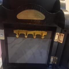 キーホルダーボックス付き置時計の画像