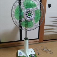 昭和レトロ扇風機の画像