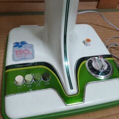 昭和レトロ扇風機の画像