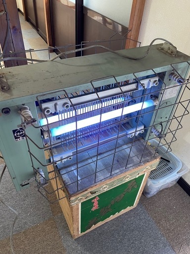 屋外用・電撃殺虫器