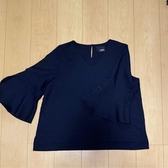 刺繍入りトップス