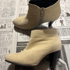 ヒール　アイボリー　Lサイズの画像