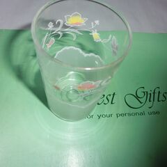 ◎昭和のグラス１０点未使用箱入（しっかり作られてます）、◎花模様、半分くもり模様、画像参照★お手数をおかけしますプロフィール必読ですの画像