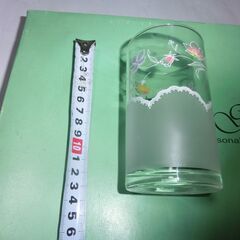 ◎昭和のグラス１０点未使用箱入（しっかり作られてます）、◎花模様、半分くもり模様、画像参照★お手数をおかけしますプロフィール必読ですの画像
