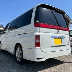 極上車☆希少☆ツインサンルーフ付き☆フリップダウンモニター付き☆月々1.2万円〜分割払い可❗️車検2年付き！大人気☆日産 エルグランド☆8人乗り☆ナビ付き☆走行中DVD見れます☆ETC付き☆バックカメラ付き☆ドラレコ付きのフル装備☆電動スライドドア☆ウィンカーミラー☆フル装備☆事故修復歴無し☆車内広々三列シート‼️の画像