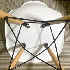 M421イームズ リプロダクト ダイニングチェア シェルチェア ホワイトの画像
