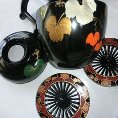 ◎花瓶、花入れ（花柄模様、引き車、未使用保管品、樹脂製）画像参照、箱は傷有り、★お手数をおかけしますプロフィール必読ですの画像