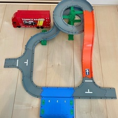 トミカ　くるくる峠どうろ+赤いトラック