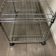 🌟キャスター付きスチールラック（木製天板・3段）お譲りします🌟の画像