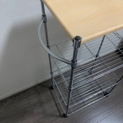🌟キャスター付きスチールラック（木製天板・3段）お譲りします🌟の画像