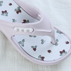 【新品未使用】いちご柄サンダル★17.0cm★ピンクの画像