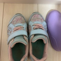 瞬足スニーカー17センチ、長靴16センチの画像