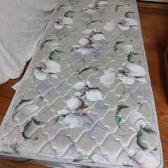 世田谷区近辺配送可能　シングルベットマットレス　Sサイズ　195...