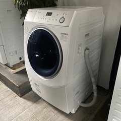 洗濯ロボット？みたいな外観パワフル大容量で洗濯性能が高い右に開く...