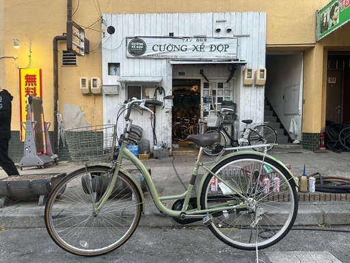 『ＳＡＬＥ　３０％』　ママチャリ　２６インチ  自動ライト　カゴ　付き　緑　配達可能