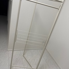 折りたたむことができる物干しラック