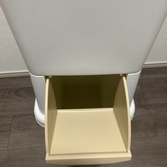 🌟サンコープラスチックの2段式分別ごみ箱（ホワイト×ベージュ）お譲りします【未使用・定価3,300円】🌟の画像