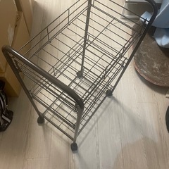 ブラウン小型ワゴンの画像