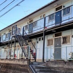 ⭐️トリプルゼロ物件⭐️ 敷金/礼金/仲手0円 😄審査通過率90％😄カードブラックOK・何処かの保証会社でトラブルOK・様々な理由で審査が難航しているお客様OK✨ 横浜市ブルーライン 上永谷 徒歩24分バス8分 バス停 水道橋下 停歩4分❗️横浜市港南区東芹が谷 8-19  ❗️AQ50225の画像