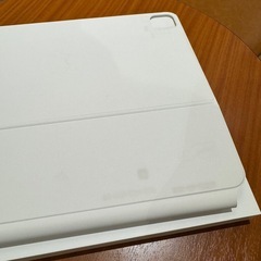 iPad Pro 12.9インチ (第5世代) 1TB Cellularシルバー+Magic Keyboardの画像