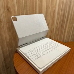 iPad Pro 12.9インチ (第5世代) 1TB Cellularシルバー+Magic Keyboardの画像