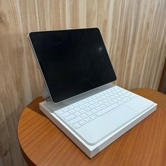 iPad Pro 12.9インチ (第5世代) 1TB Cellularシルバー+Magic Keyboardの画像