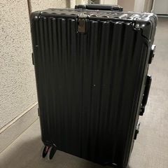 美品 70L大きめ キャリーケース黒 2回使用のみ