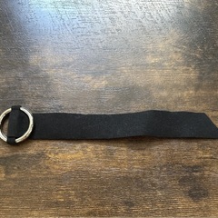 黒 スエード リング付きバングルの画像