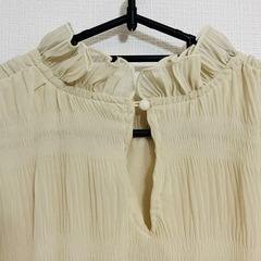 タグ付き未着用 majour フリルのスタンドカラーのふわふわロングドレスの画像