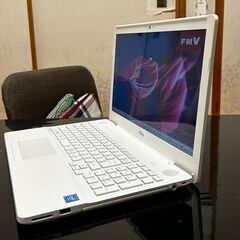 富士通 FMV 高年式 Windows11 メモリー8GB SSD 美白！の画像