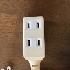 【中古】延長コード 延長ケーブル 短め コンセント  3穴と1穴 ホワイト 2本セットの画像
