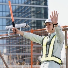 週払いOK！日払い相談可！警備20代～30代活躍中★工事現場周辺の交通誘導や建設現場の警備！の画像