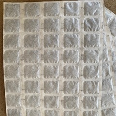 除湿＆脱臭シート１枚100円（２０枚程有ります） 衣装ケース用切り分け可能の画像