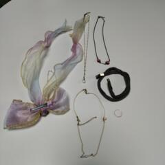 ネックレス　髪飾り　指輪の画像