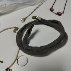 ネックレス　髪飾り　指輪の画像